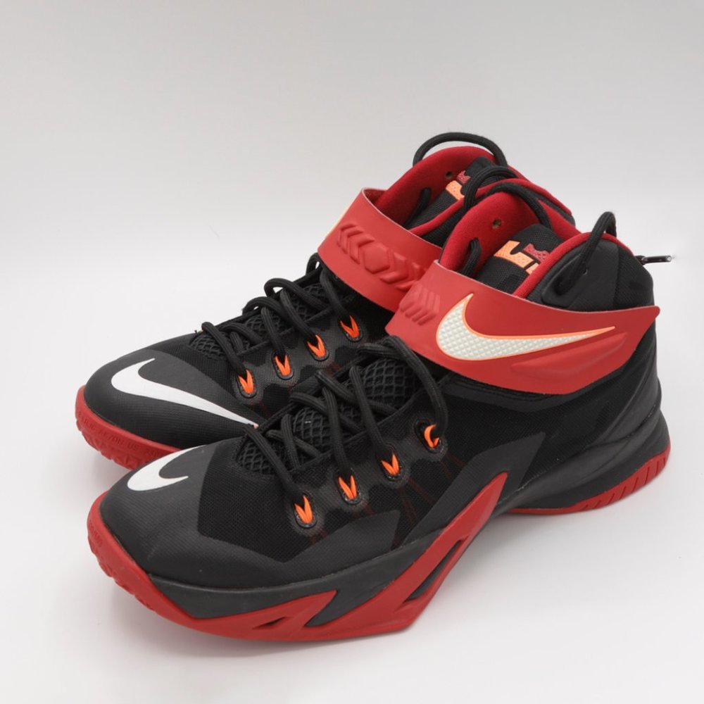 Nike Lebron James Zoom Soldier VIII